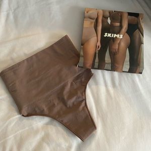 Skims CORE CONTROL THONG